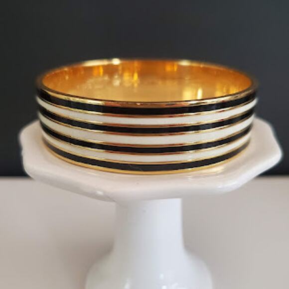 Kate Spade Idiom Bangle No Strings Attached Black and Cream Stripes Gold Plated - Picture 1 of 8